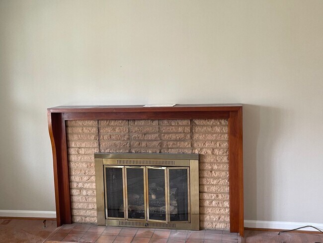 Building Photo - 2047 Overbrook Rd