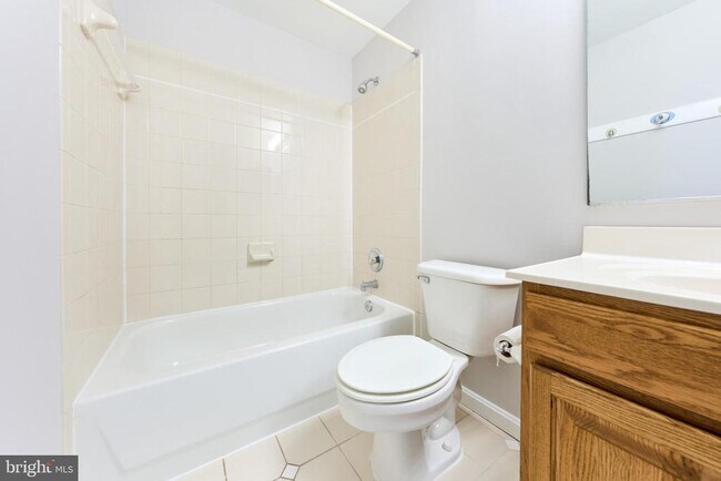 Building Photo - 685 Springhouse Square SE