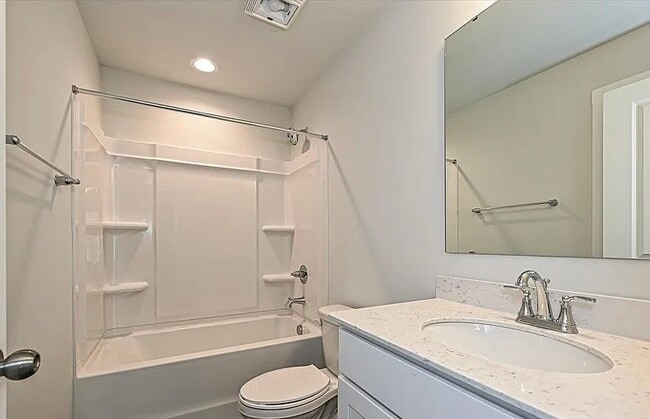 Building Photo - 512 Kingsway Cir