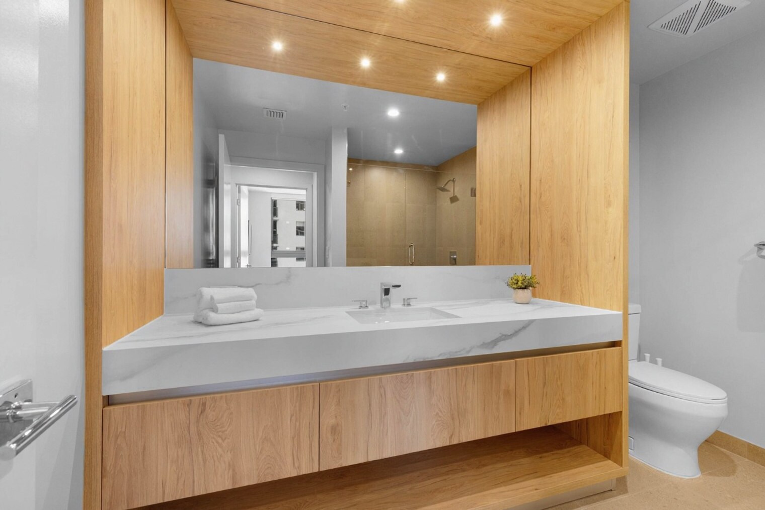 Building Photo - 601 N Miami Ave