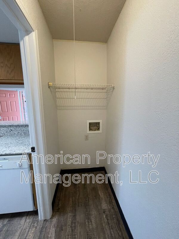 Building Photo - 13140 E 44th St