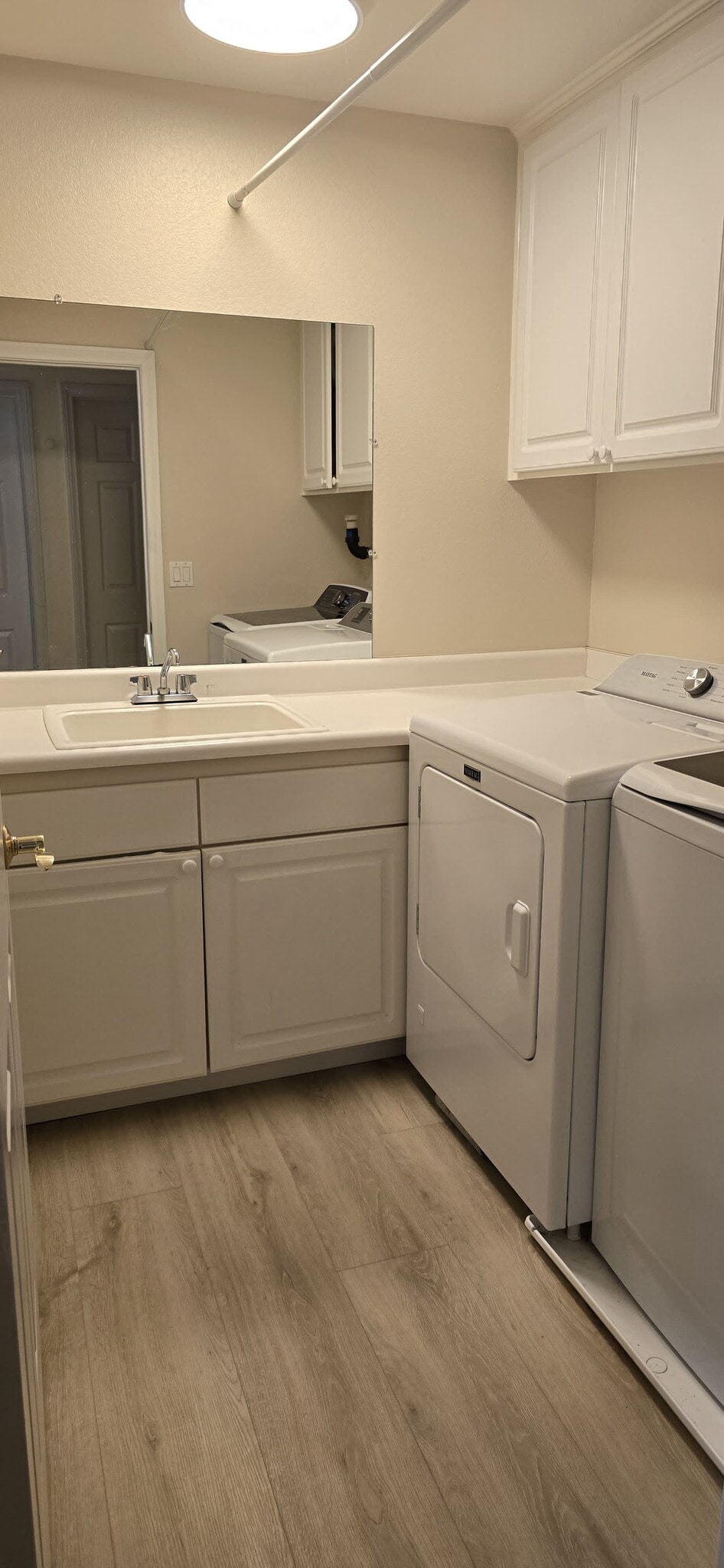 Building Photo - 395 Plaza Calimar