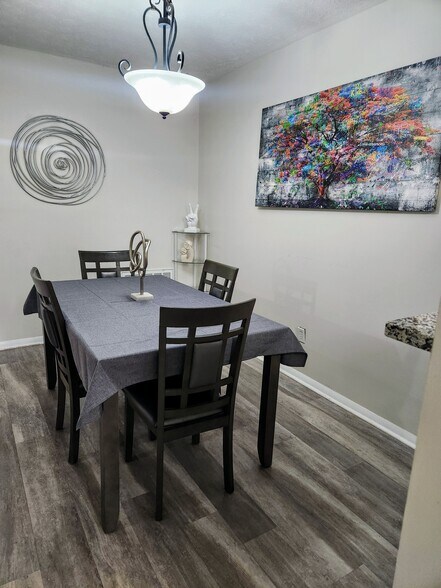Building Photo - 905 Wynnes Ridge Cir SE