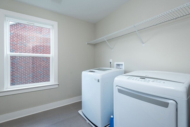 Building Photo - Room to Spread Out! 4BR, 3.5BA Home Near Liberty Creek Schools