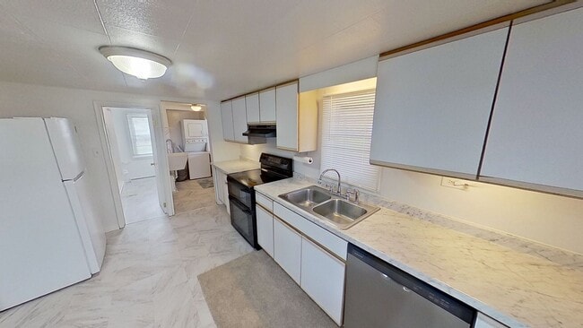 Building Photo - Newly Renovated Single Family Farmhouse