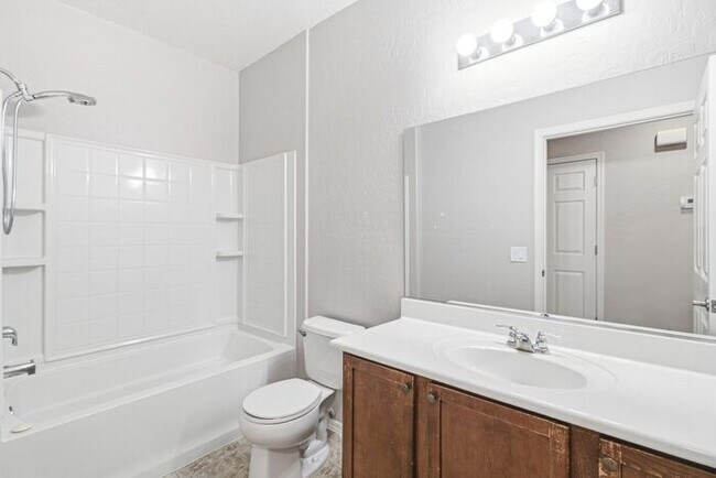 Building Photo - Beautiful townhouse for Rent!