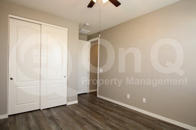 Building Photo - 17120 N 9th Pl