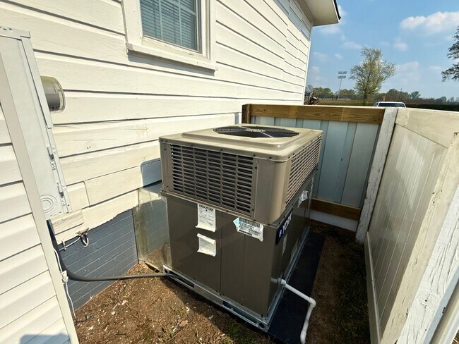 Building Photo - Fully Renovated 3-Bedroom, 1 Bathroom Home