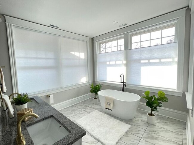 Building Photo - 4059 Shaw Blvd