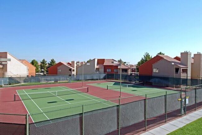 Building Photo - GREAT GATED COMMUNITY 2 BEDROOM -2 BATH -LOCATED CENTRALLY!!!