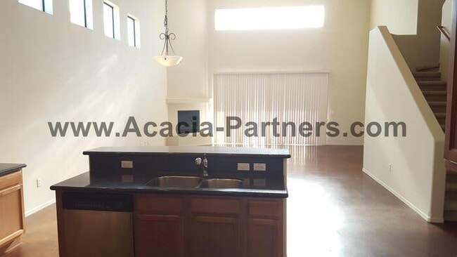 Building Photo - Large home in Red Adobe Pass
