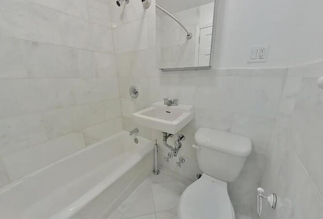 Building Photo - 417 3rd Ave