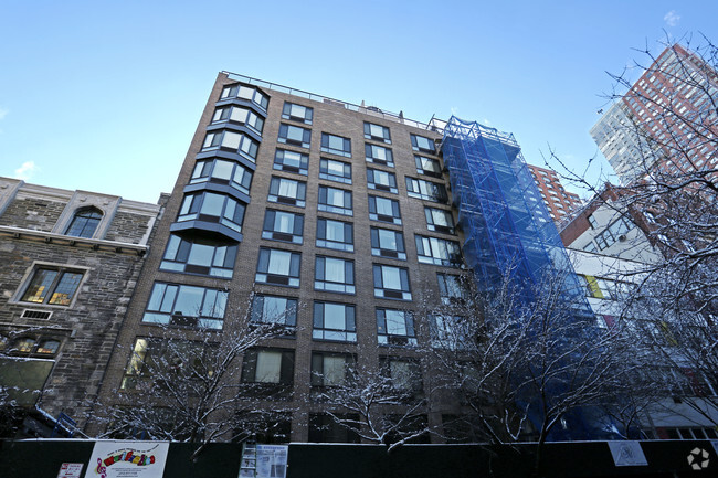 Building Photo - 48 W 68th Street