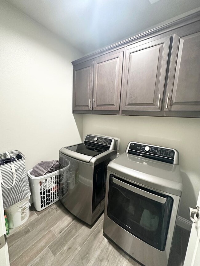 Building Photo - 3 Bed 2 Bath Ready to Rent ASAP!