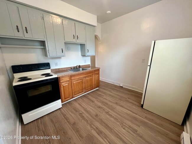 Building Photo - 1405 Linden St