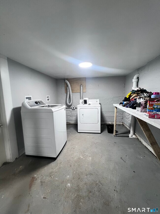 Building Photo - 54 Ward Pl