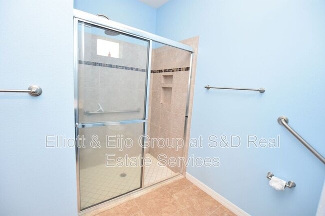 Building Photo - 5632 Aral Dr