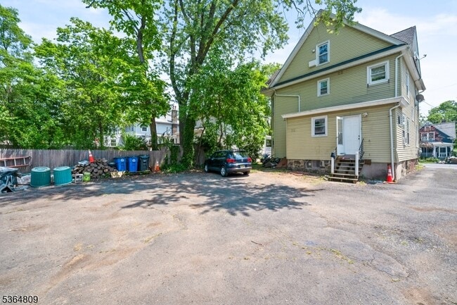 Building Photo - 26 Hillside Ave
