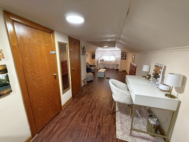 Building Photo - 1128 Bowen Ct