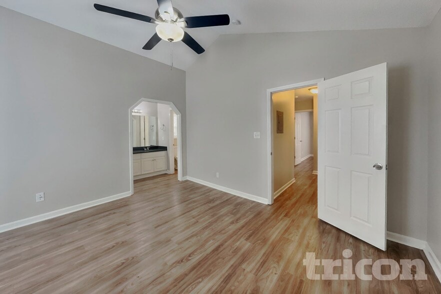 Building Photo - 5169 Parkerwood Dr