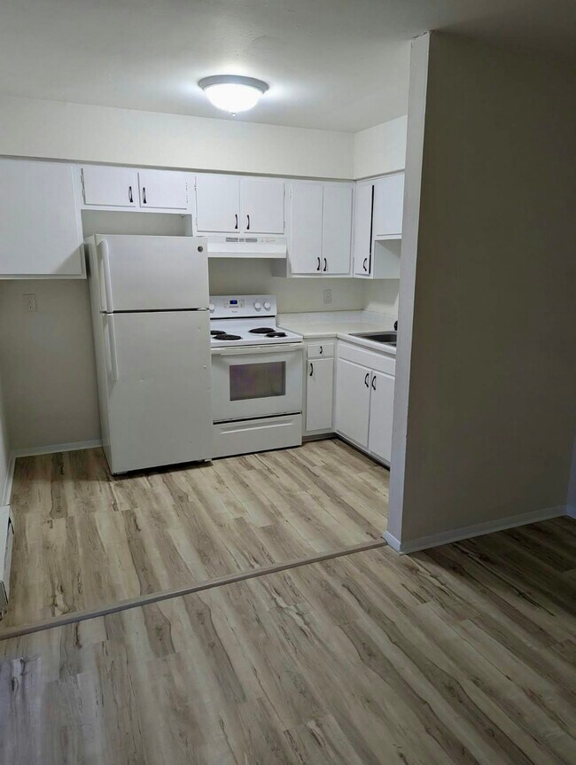 Building Photo - 23 S River St