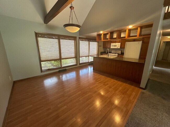 Building Photo - Four Bedroom Single Family Home in Forest Hills Schools!