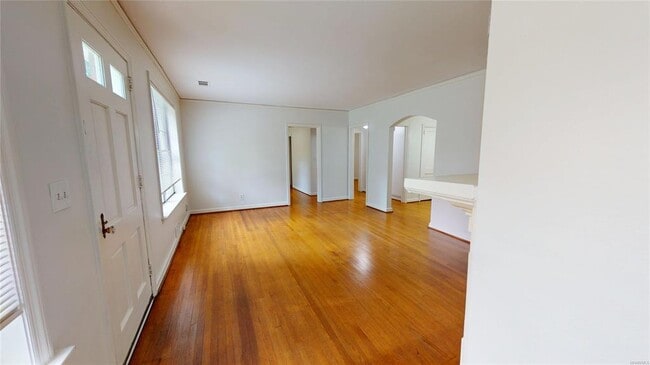Building Photo - 900 E Edgemont Ave