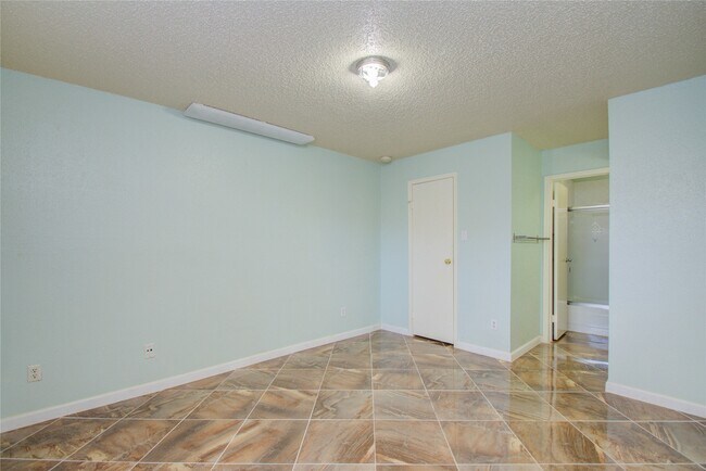 Building Photo - 2750 Holly Hall St