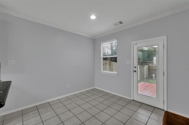 Building Photo - 3 Peach Ridge Pl