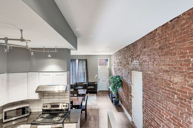 Building Photo - 713 Barton St