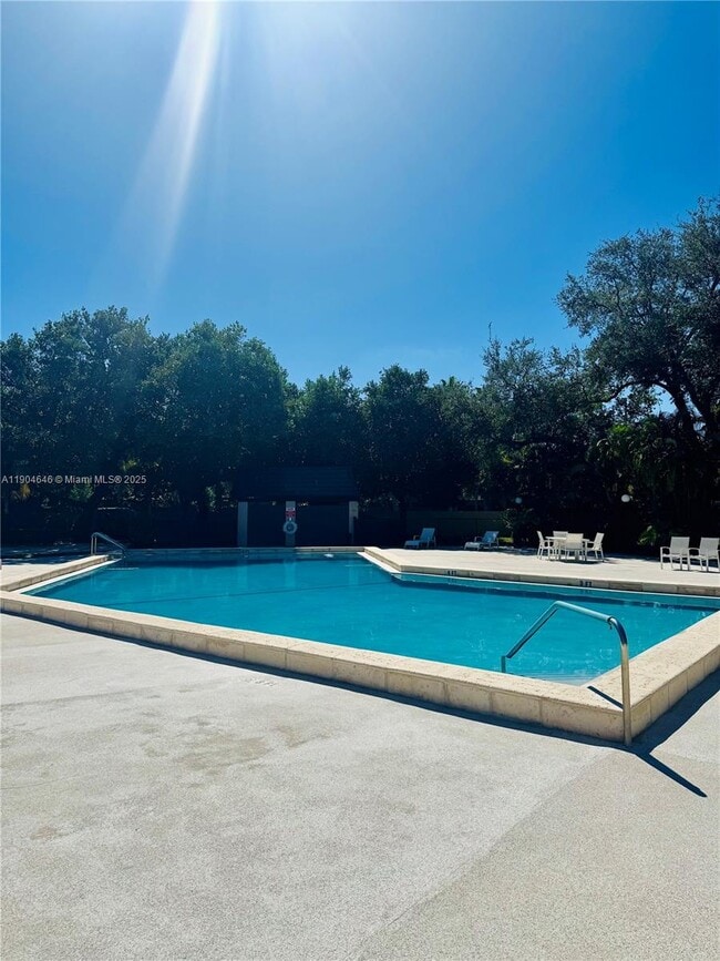 Building Photo - 605 Ives Dairy Rd