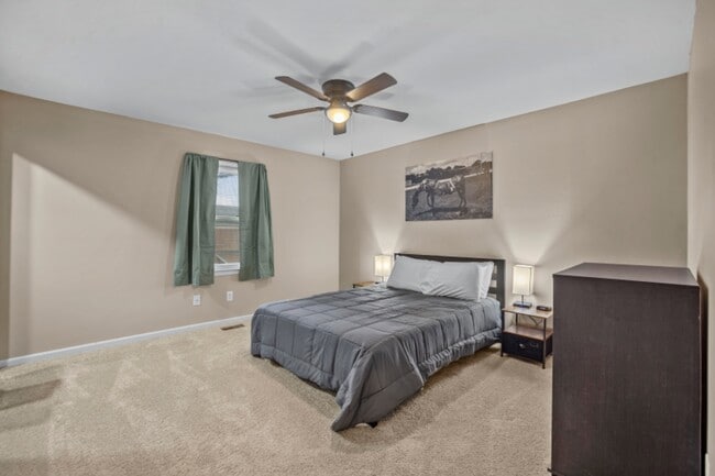 Building Photo - 102 David Dr