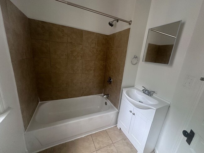 Building Photo - Spacious 5 Bedroom with Off Street Parking