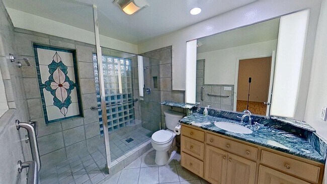 Building Photo - 5022 Hemlock