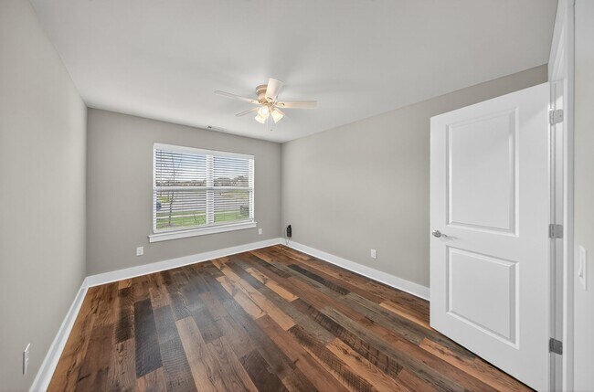 Building Photo - Great House in Quiet Neighborhood Ready to...