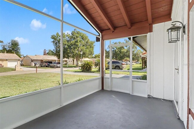 Building Photo - 10157 Bluff Ct