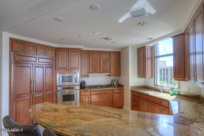Building Photo - 2211 E Camelback Rd