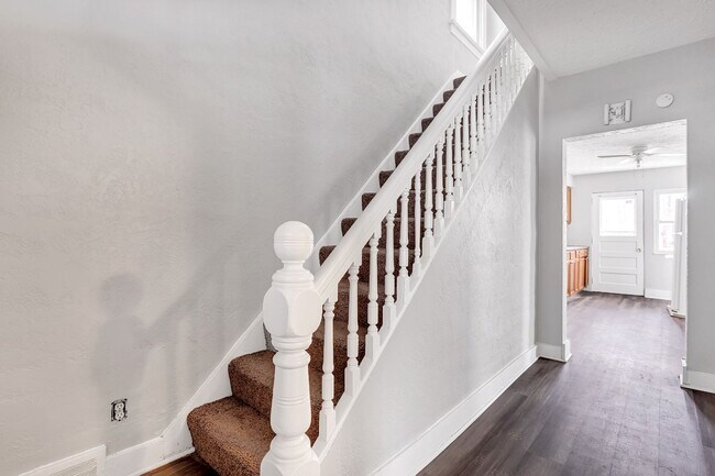 Building Photo - Newly Renovated 4 Bedroom Home in West Lib...