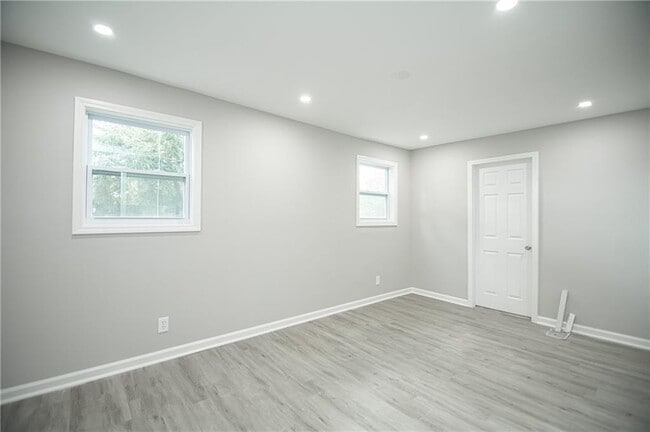Building Photo - 537 Trabert Ave NW
