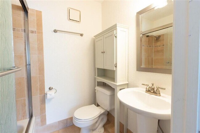 Building Photo - 2863 NE 15th St