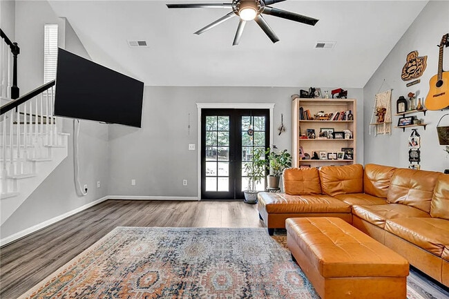 Building Photo - 4 Bedroom 2.5 Bathroom