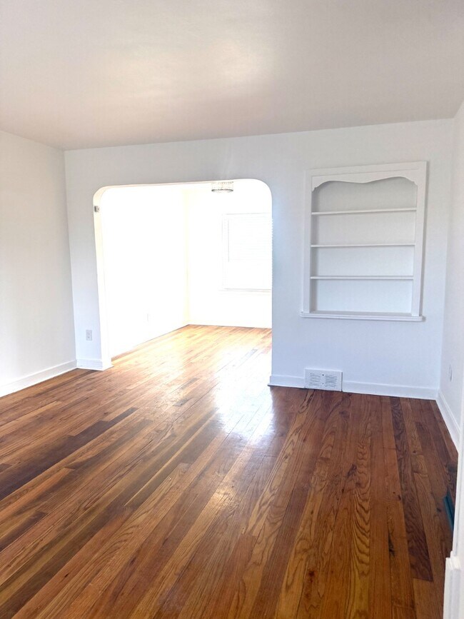 Building Photo - 480 Marquette Dr