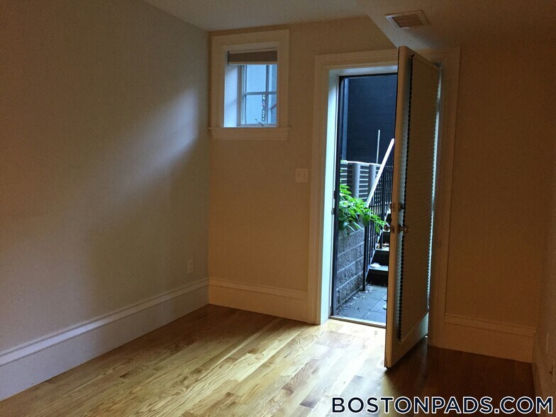 Building Photo - 656 Massachusetts Ave