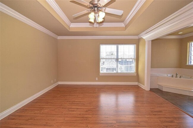 Building Photo - 6113 W Pleasant Dr