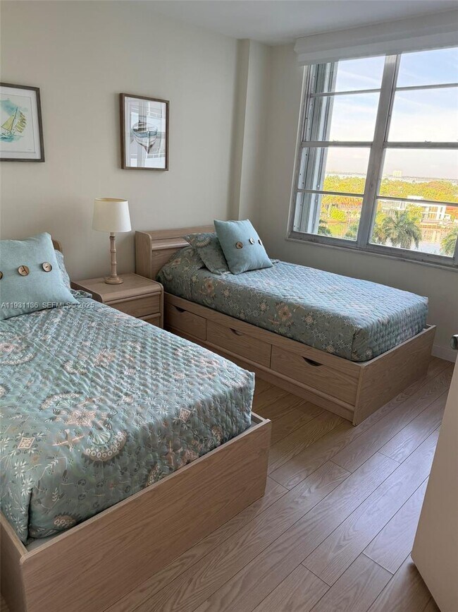 Building Photo - 5151 Collins Ave