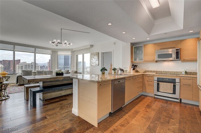 Building Photo - 222 Karen Ave