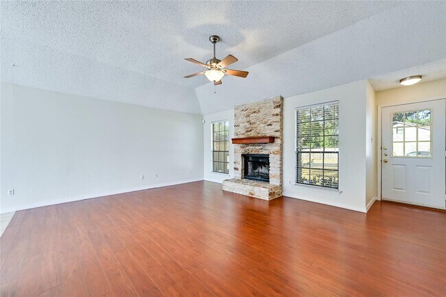 Building Photo - 2504 Spring Wagon Ln