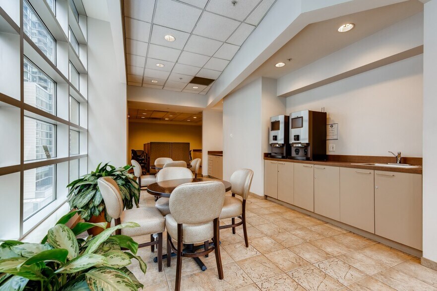 Building Photo - 545 N Dearborn St