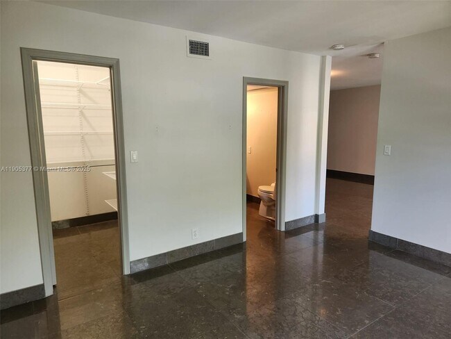 Building Photo - 124 NE 19th Ct