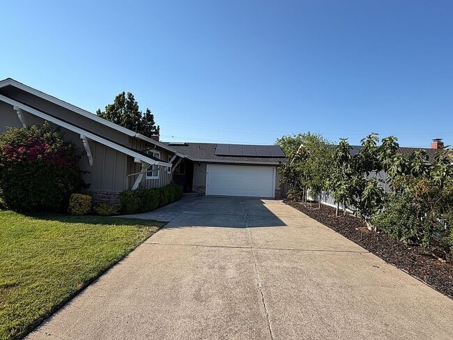 Building Photo - 1695 Merrill Dr